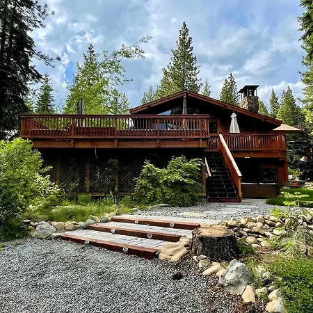 Gray Bear Lake View Estate - Stunning Cabin W 4 Master Suites, Private Hot Tub!